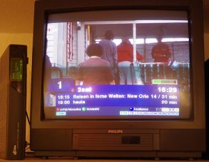 [:de]Eine alte d-box mit dem alternativen Neutrino (Linuxvariante) ist wohl derzeit der preiswerteste digitale Kabeltuner für alte Fernseher[:en] This time the old d-box is the cheapest digital cable tuner for old TVs[:]