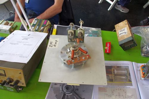 Schmankerl auf dem Flohmarkt: Eine sehr einfach gestrickte Endstufe aus einer Röhre wie ich sie auch noch im Keller liegen habe