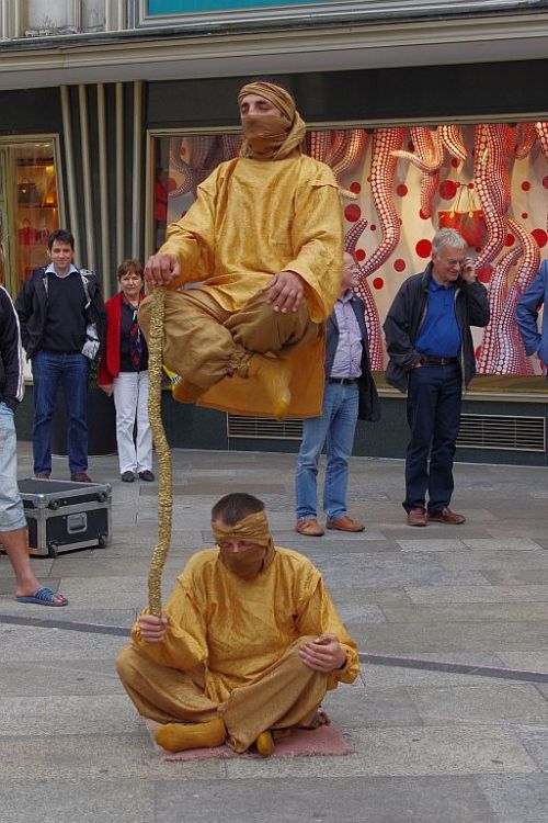 Trick, auch als Schwebender Mönch bekannt