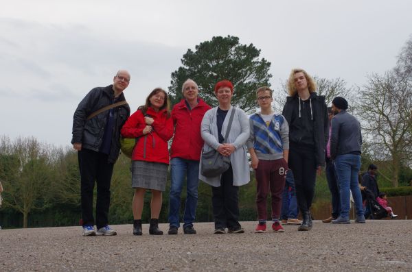 Ragnas ehemaliger Kollege mit Familie, die jetzt in Windsor wohnen