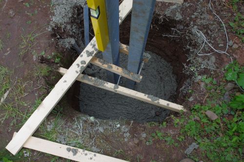 Einbetonieren der Masthalterung