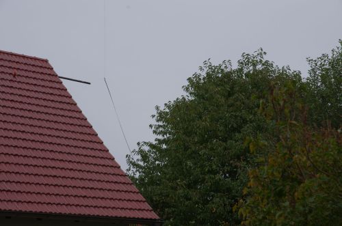 Die Halterung am Giebel