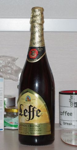 Sektflasche mit .... Bier