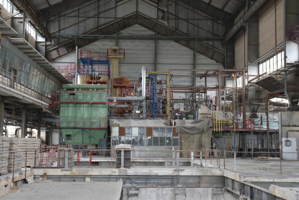 Reste einer kompletten Glasanlage