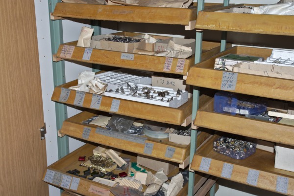 Elektronik-Ersatzteillager